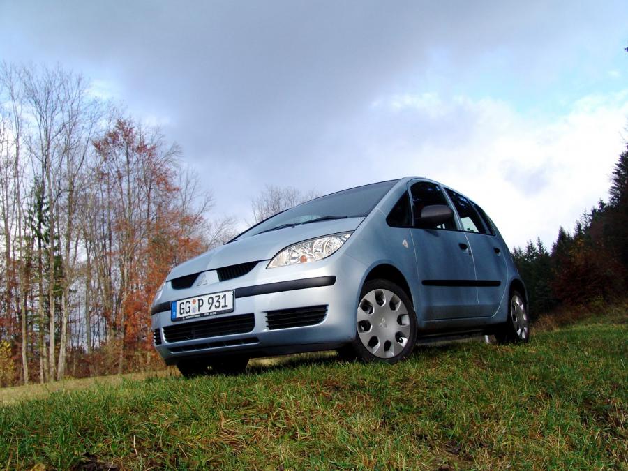  Mitsubishi Colt 5-Door 2004 года  (фото 11 из 29)